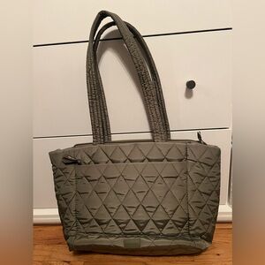 Vera bradley tote bag with laptop compartment